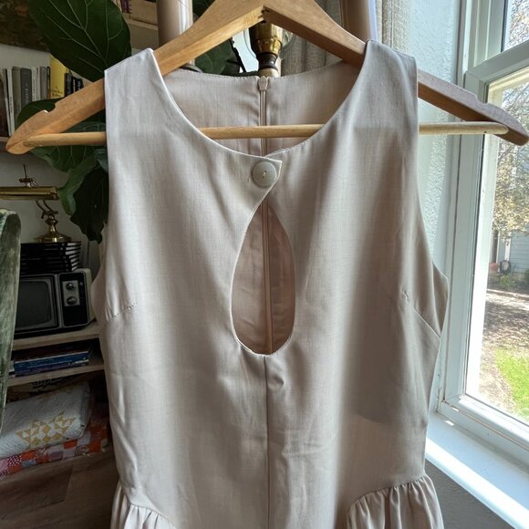 Elegant Cream Midi Dress - Picture 3 of 7